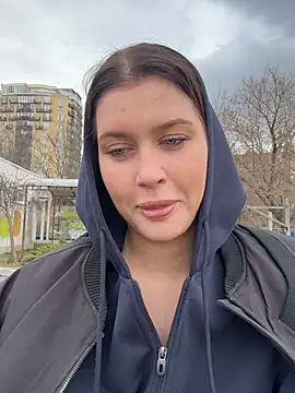 XXX chat uživo modela KikiWatson