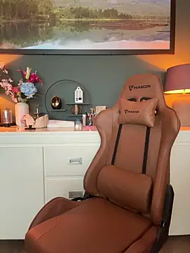 CurvyKimmy1 élő XXX-chatje