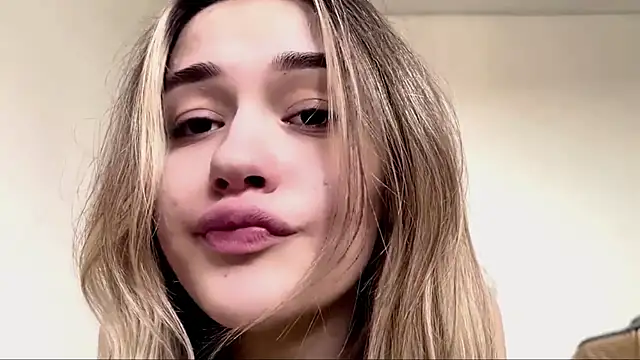 Little_ines: απευθείας συνομιλία ΧΧΧ