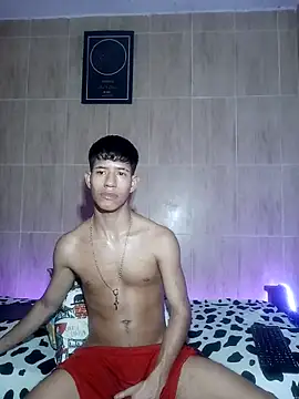 dareck_18:  διαδικτυακό σόου στην κάμερα