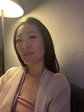 AikoYamada élő XXX-chatje