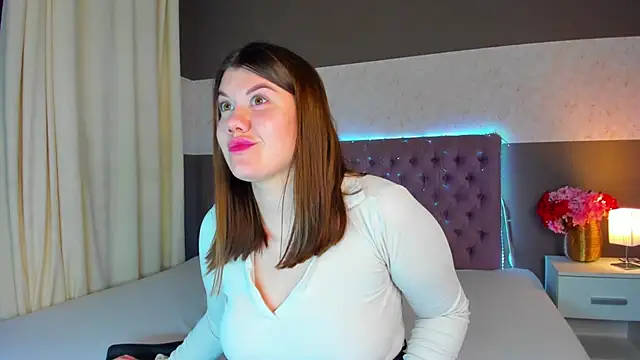 NikkiBustt Live XXX-chat