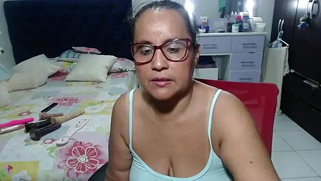 pervert_mommy_ Show in webcam