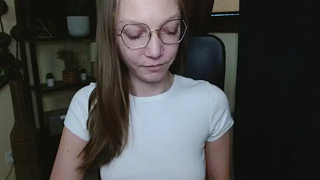 Chatroom XXX en direct de EmillyPlay