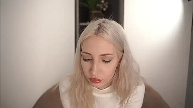 JolineVay Adlı Modelin Canlı XXX Sohbeti