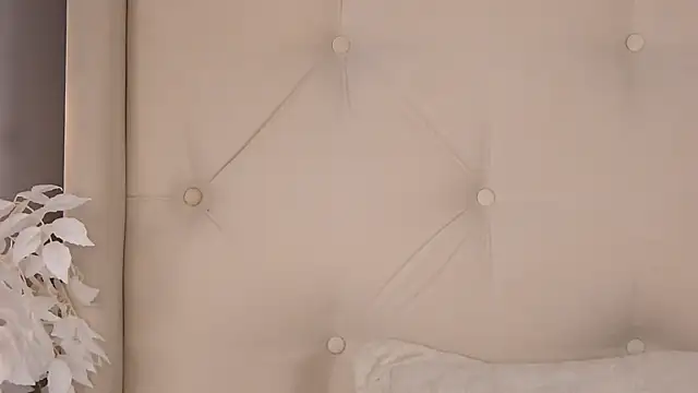 ur_wet_dreams Adlı Modelin Canlı XXX Sohbeti