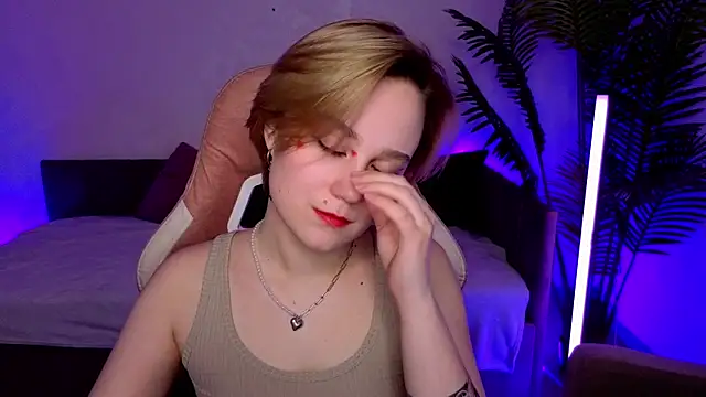 Ellie_Heavenly Obrolan Langsung XXX