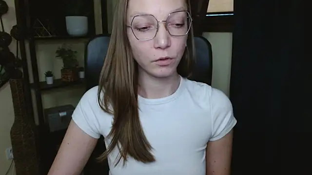 EmillyPlay live XXX chat