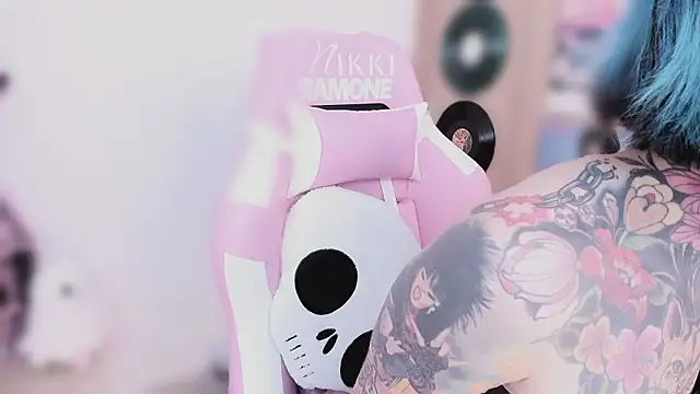 NikkiRamone Chat XXX in diretta