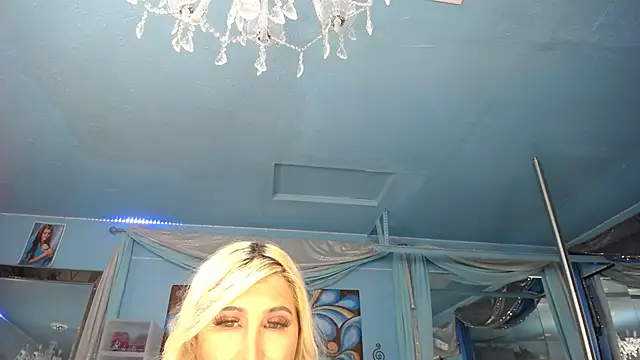 Pertunjukan Kamera Web ADRIANNA_FOX