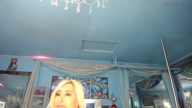 ADRIANNA_FOX Adlı Modelin Canlı XXX Sohbeti