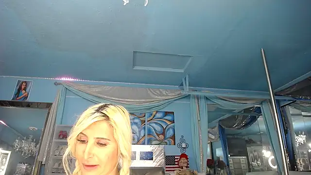 Chatroom XXX en direct de ADRIANNA_FOX