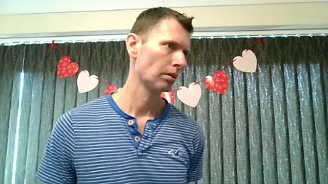 Pertunjukan Kamera Web MarcusMaxx