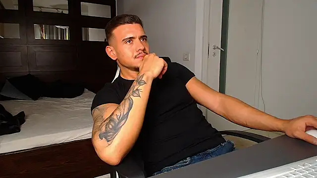 Chat XXX ao vivo de ElijahThorne