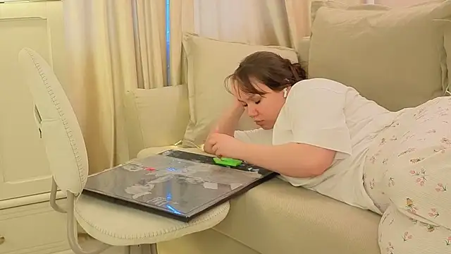 Chat +18 de Alisia_Mars ao vivo