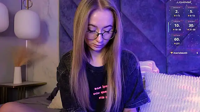 VictoriaLights live XXX chat