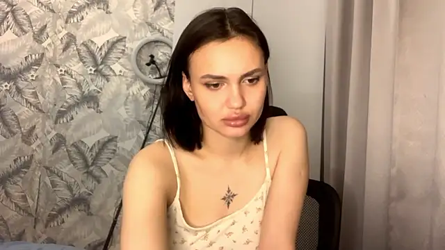 XXX chat uživo modela LuciaBanga