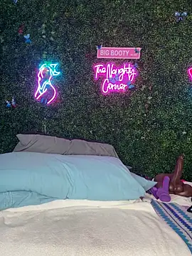 RenaThickAss Adlı Modelin Canlı XXX Sohbeti