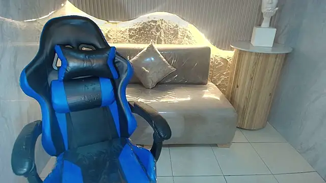 Naomi_gold_r – Naživo XXX chat