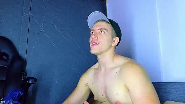 Show modela ALANNFERRER na web-kameri