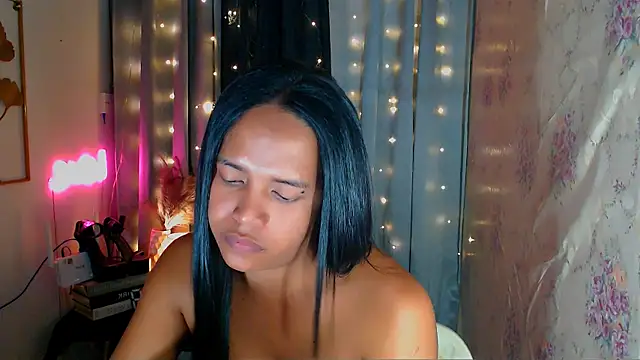 Lorainnelustts Pertunjukan Webcam