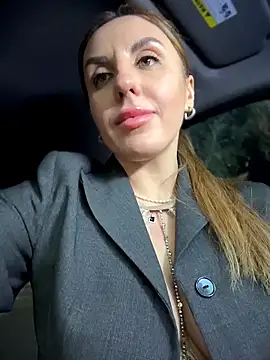 MilfNextDoor20's Live XXX Chat