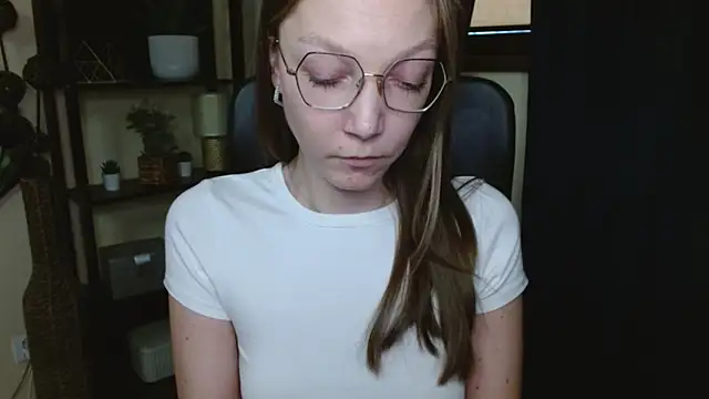 EmillyPlay – Live XXX-chat