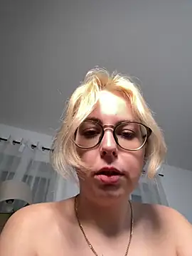 Livewithlucy's Live XXX Chat