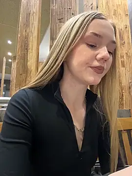 MilaMoone élő XXX-chatje