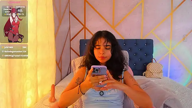 _vaiolet_owo Adlı Modelin Canlı XXX Sohbeti