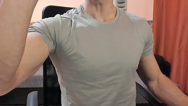 دردشة HotHunkTrainer الجنسية المباشرة