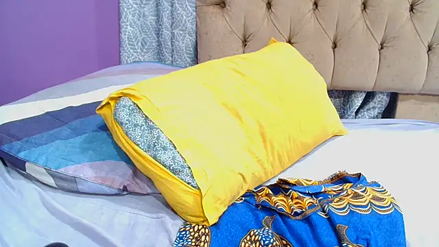 แชท XXX สดของ YELLOWBUSTYMELLONS