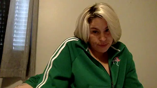 toomuchofafreak's Live XXX Chat