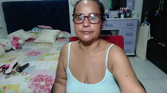 pervert_mommy_ élő XXX-chatje