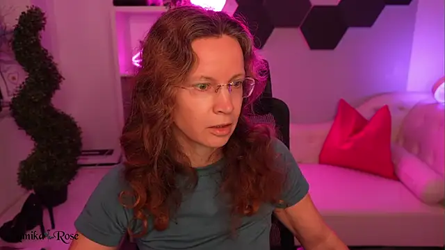 AnnikaRose élő XXX-chatje