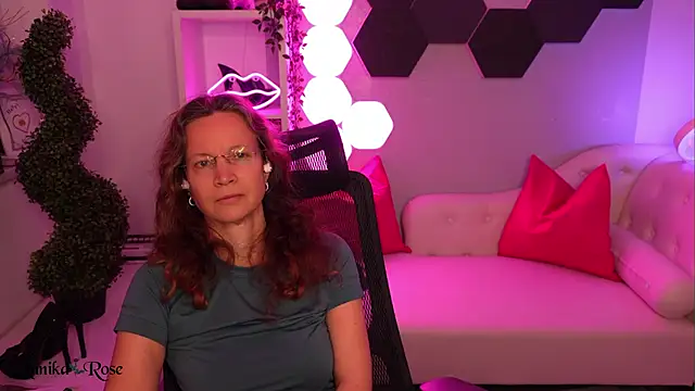 AnnikaRose élő XXX-chatje