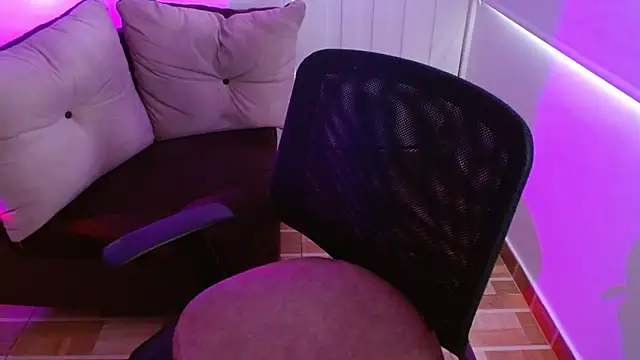 milfrousse 现场XXX聊天