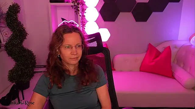 AnnikaRose élő XXX-chatje