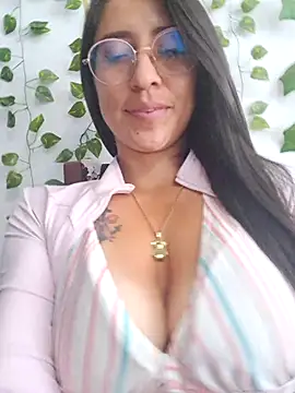 VALERY-03_ élő XXX-chatje