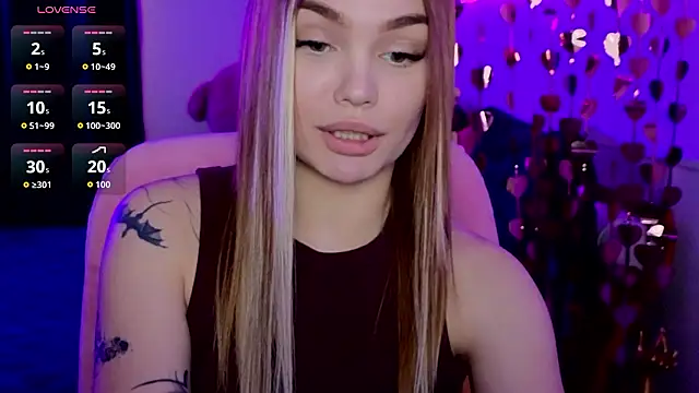 KitsyMoore Chat XXX live