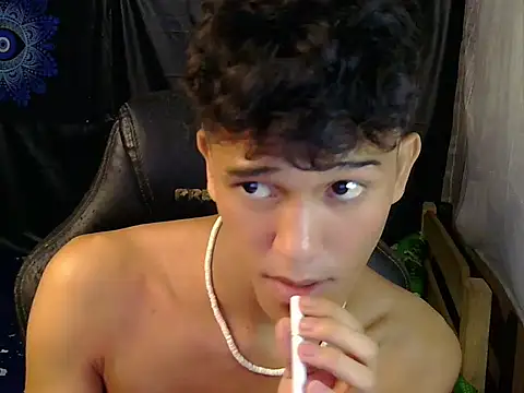 hugekenbigcockのウェブカメラショー