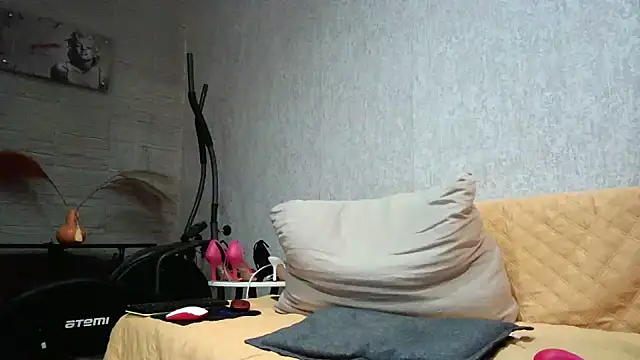 ValeriaLight: διαδικτυακό σόου στην κάμερα