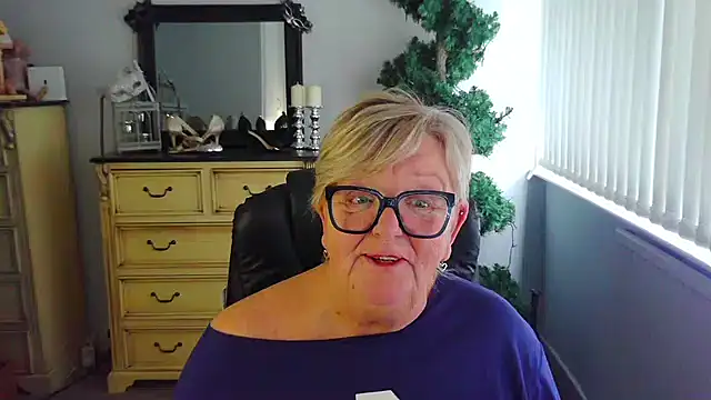 Show modela BridgetBlueEyes na web-kameri