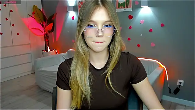 linakorvinn Live XXX chat