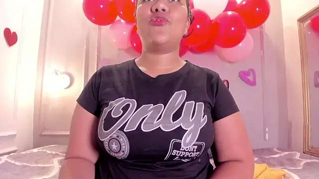 ale_cam élő XXX-chatje