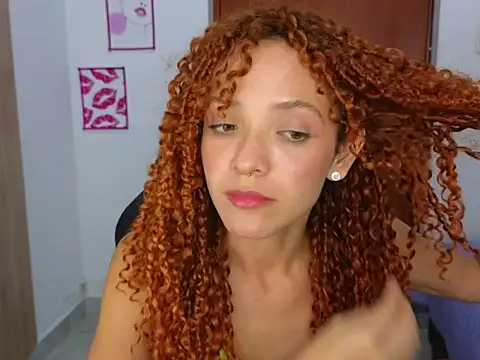 Pokazy przed kamerką – CandyyMonroe