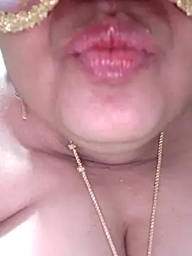 tamilthanushri Adlı Modelin Canlı XXX Sohbeti