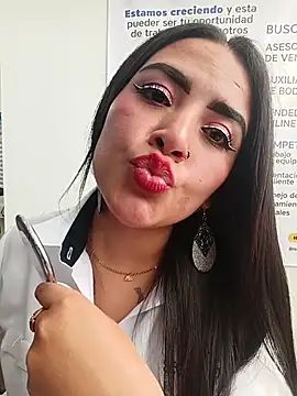 Chat +18 de MAYE__13 ao vivo