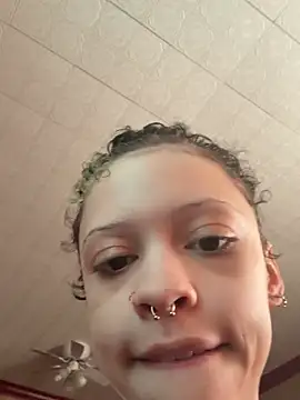 jojosbizarrelyf: διαδικτυακό σόου στην κάμερα