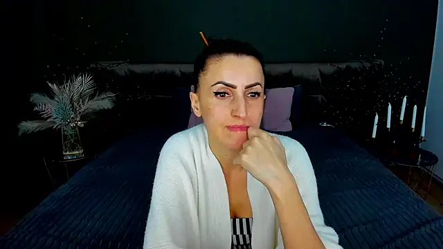 Rebecca_Diamond Chat XXX live